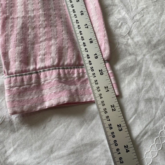 Victoria's Secret Women's Long Sleeve Pink Button Up Sleep‎ Shirt Size Medium - Picture 9 of 11